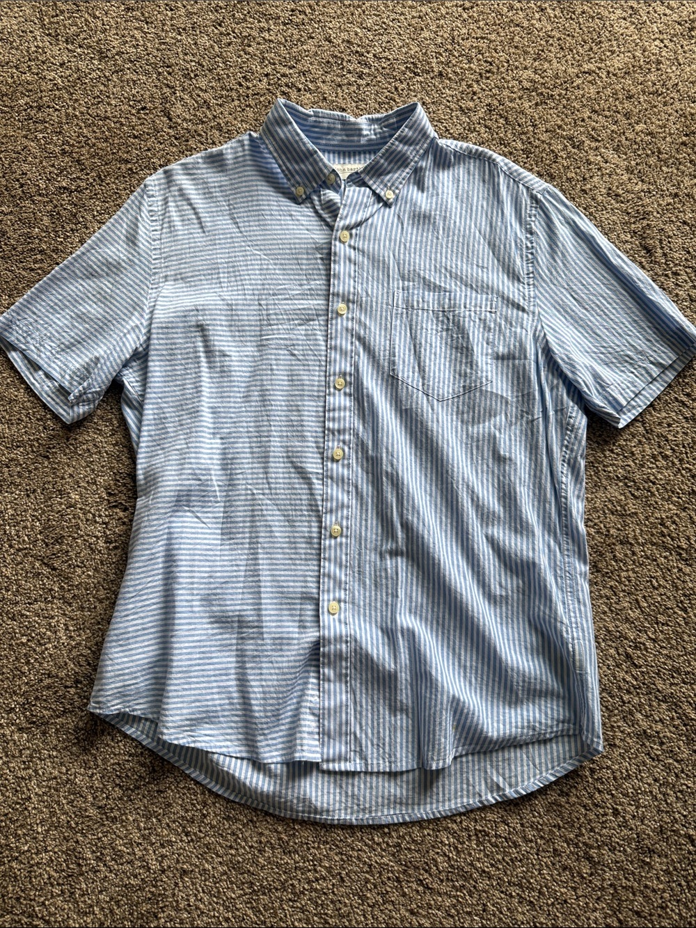 Men's Short-Sleeve Button-Down Shirt in Light Blue Stripe